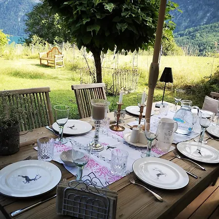 Attersee - Atemberaubende Lage - Bezauberndes Hideaway Unterach am Attersee