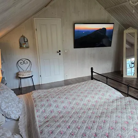 Attersee - Atemberaubende Lage - Bezauberndes Hideaway